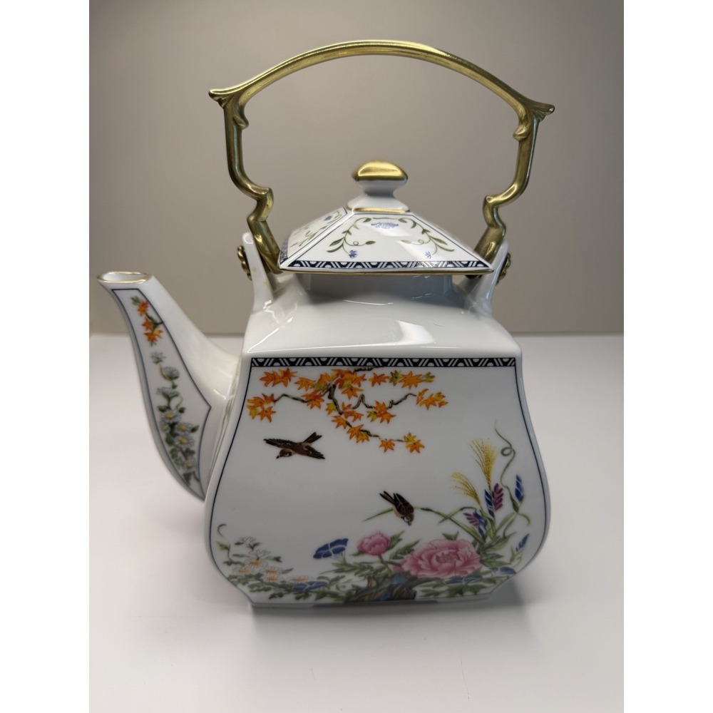 Japanese Teapot "Birds and flowers of the orient" 1986 Franklin mint Porcelain